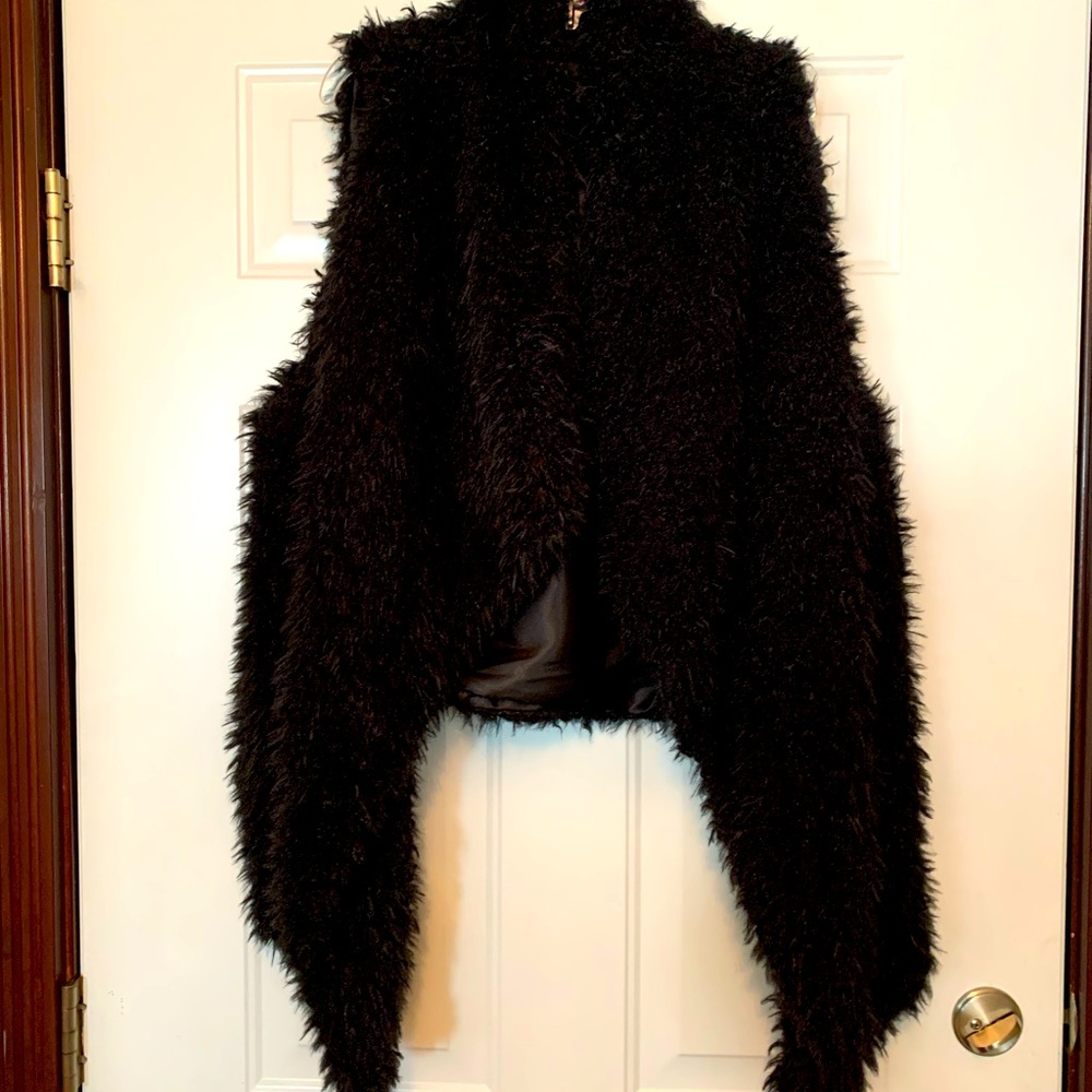 Korus Apperal Faux Fur Vest L/XL Black NWOT Modern Furry Contemporary